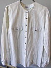 weiße Bluse mit grau-silbernen Linien