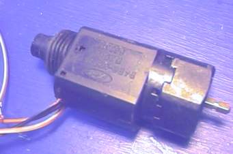D25KA   (602.117) Sensor de Velocidade Ford - 3 fios Engate no cambio / engate no cabo do velocimetro mecanico