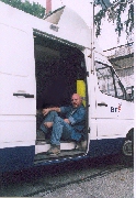 Sul furgone uplink di British Telecom per la diretta satellitare dell'incontro di rugby Italia-Nuova Zelanda, 13 novembre 2004