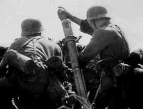 german mortar crew serving 8cm Granatwerfer 34