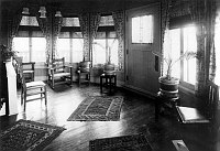 EL TOVAR HOTEL. A SECOND STORY SUN ROOM. POTTED PALMS & PERSIAN RUGS. CIRCA 1905. DETROIT PUBLISHING.