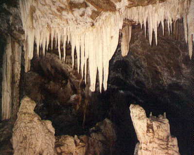 cave1.jpg (19887 bytes)