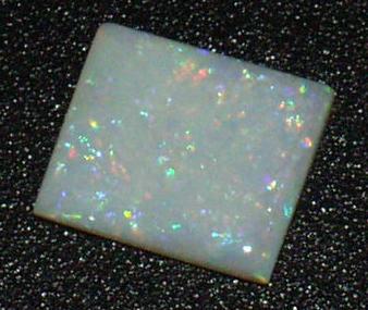Precious opal, 2.75 cts