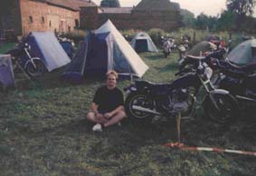 das bin ich mit meiner XS, damals noch mit Gußrädern