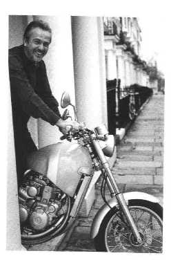 Peter Gabriel mit der Moto