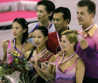 Shen and Zhao with their gold medals at 2004 Skate Canada, along with silver medalists Pang and Tong and bronze 
medalists Zagorska and Siudek.